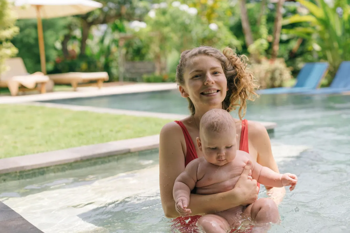 Activité bébé à Antibes : piscine gratuite avant 4 ans et ludothèque gratuite sur adhésion