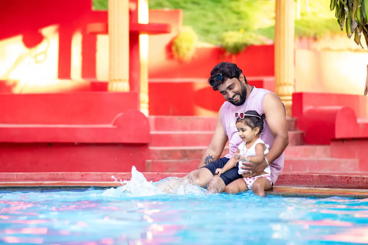 Activité bébé à Besançon : piscines gratuites avant 4 ans et bébés nageurs à 140 €