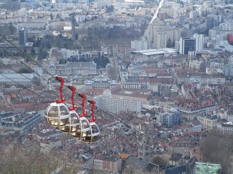 Activités pour enfants à Grenoble en 2026 : les Bulles, la Bastille et Vizille