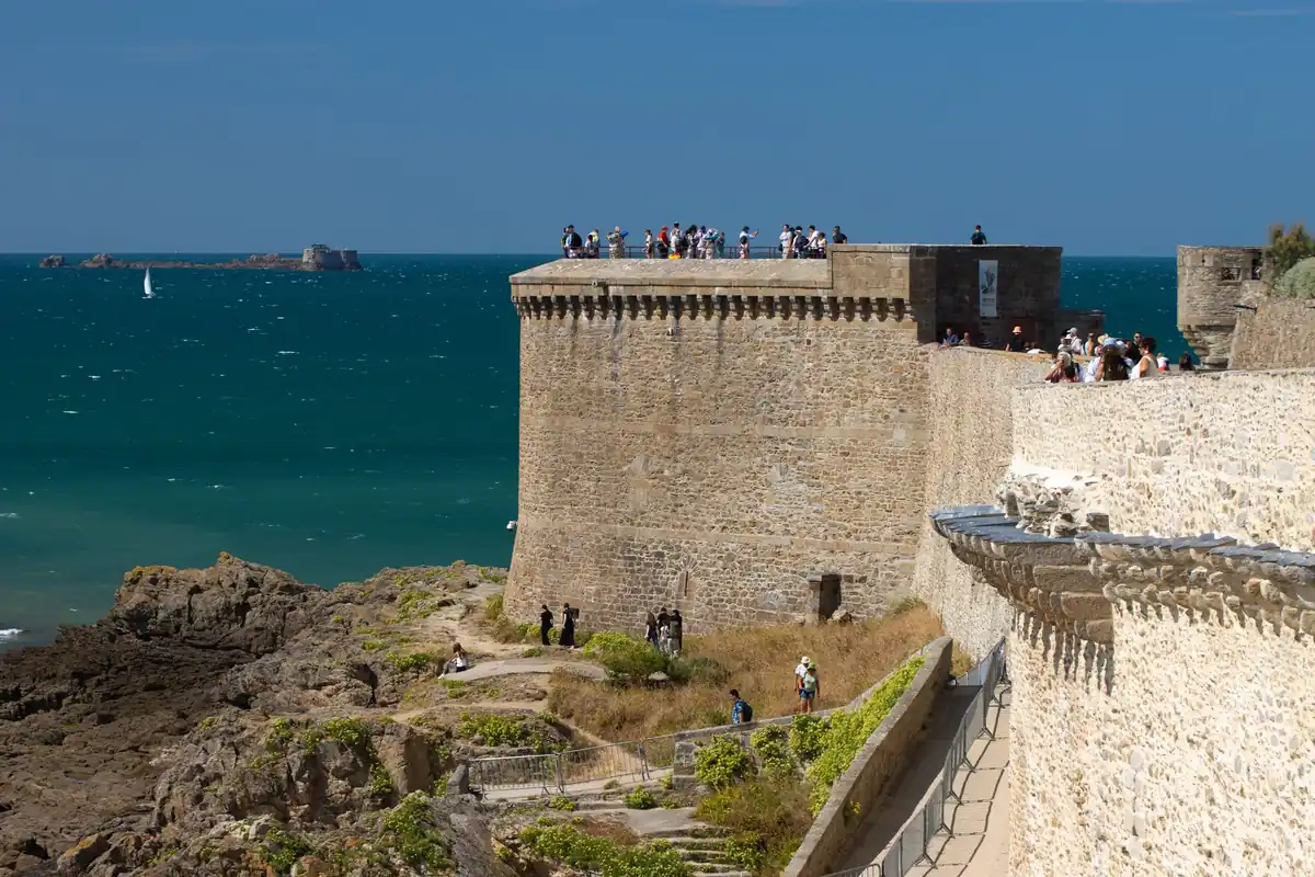 Château à visiter en famille autour de Saint-Malo : Combourg, La Latte, Dinan