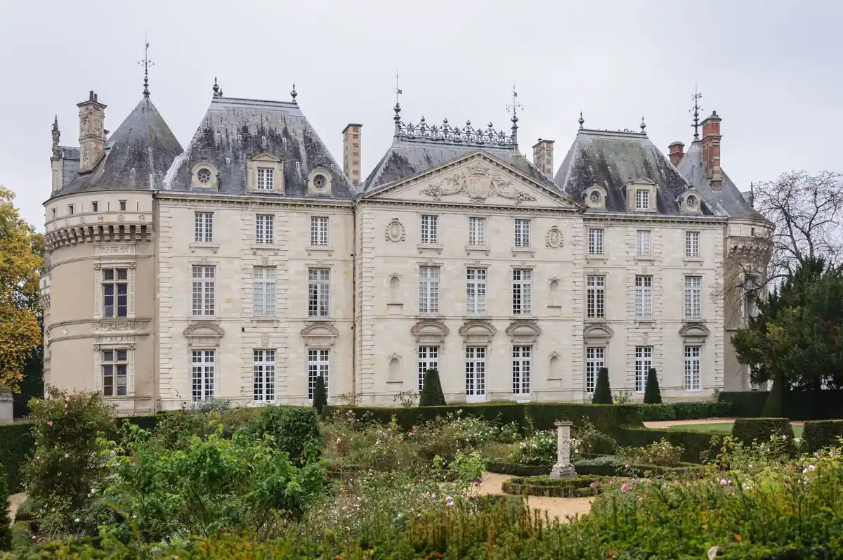 Châteaux en famille autour du Mans : de 5 € au Manoir de la Cour à 12 € au Lude
