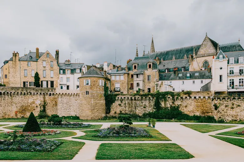 Festival d'Arvor 2026 à Vannes : programme du 14 au 16 août, défilé celtique, fest-noz aux Jardins des Remparts et feu d'artifice — entrée libre