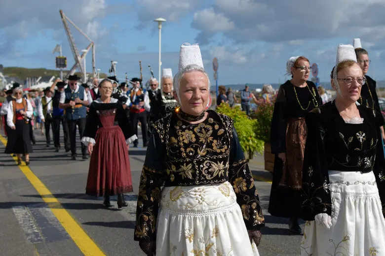 Festival de Cornouaille 2026 (103e éd.) — Programme, Tarifs & Grand Défilé à Quimper du 23 au 26 Juillet