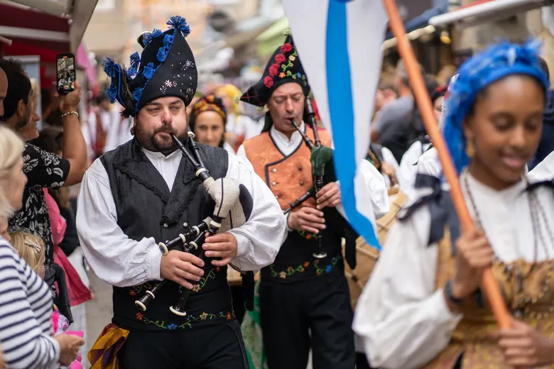 Festival Interceltique de Lorient 2026 — 55e Édition : Yann Tiersen, Agnès Obel, Carlos Núñez, Grande Parade & 950 000 Festivaliers