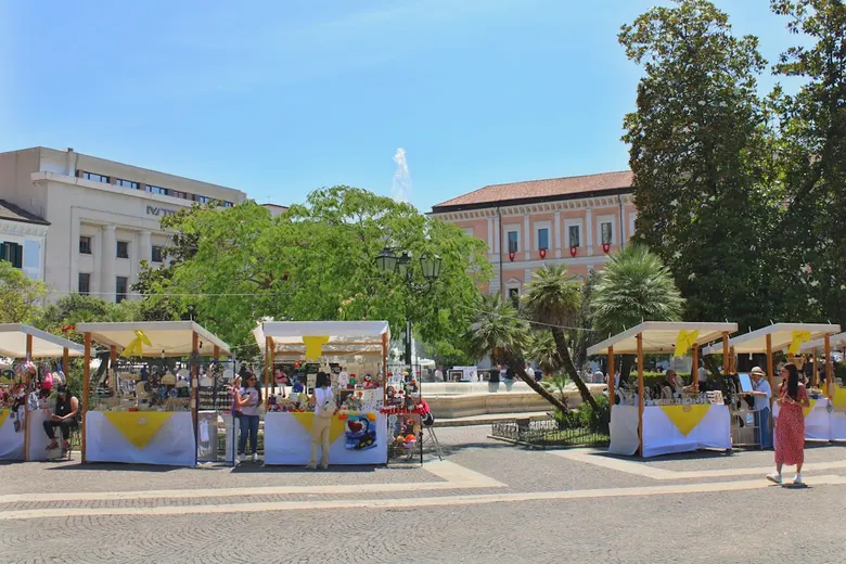 Le Livre sur la Place 2026 à Nancy : le salon littéraire gratuit de la place de la Carrière, du 11 au 13 septembre