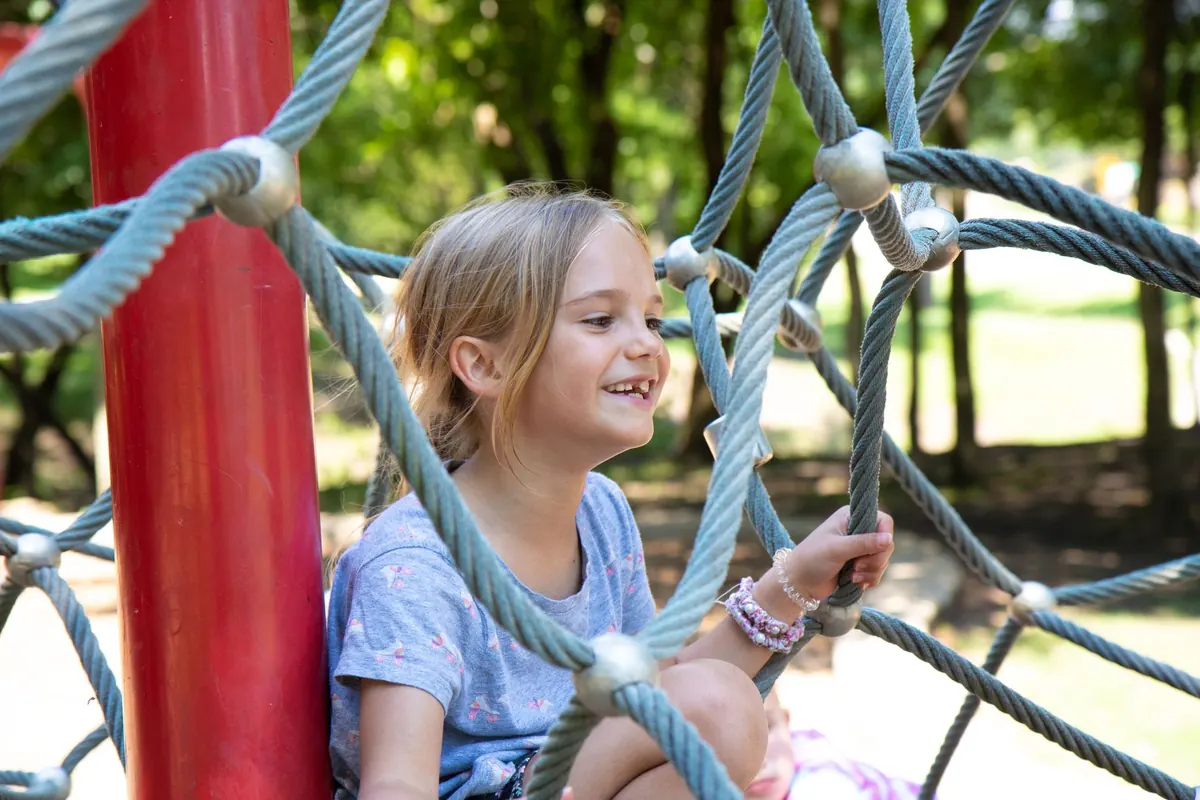 Parcs et aires de jeux à Chambéry : 59 aires publiques, 7 jeux seulement pour les 1-4 ans