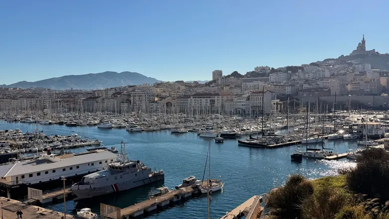 Que faire aujourd'hui à Marseille : Vieux-Port, Calanques, MuCEM et Friche la Belle de Mai — guide pratique par heure et budget