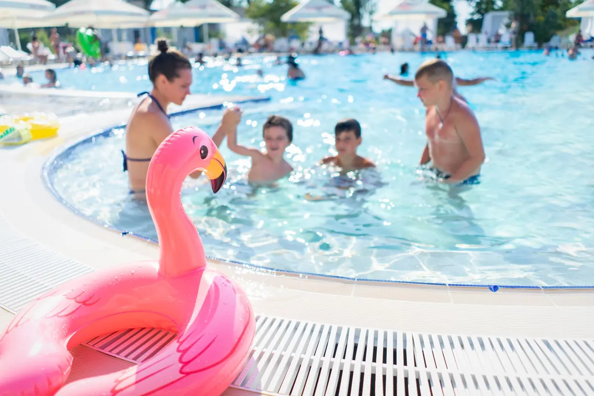 Que faire à Créteil en famille : piscine à vagues sur réservation, MAC dès 4 €