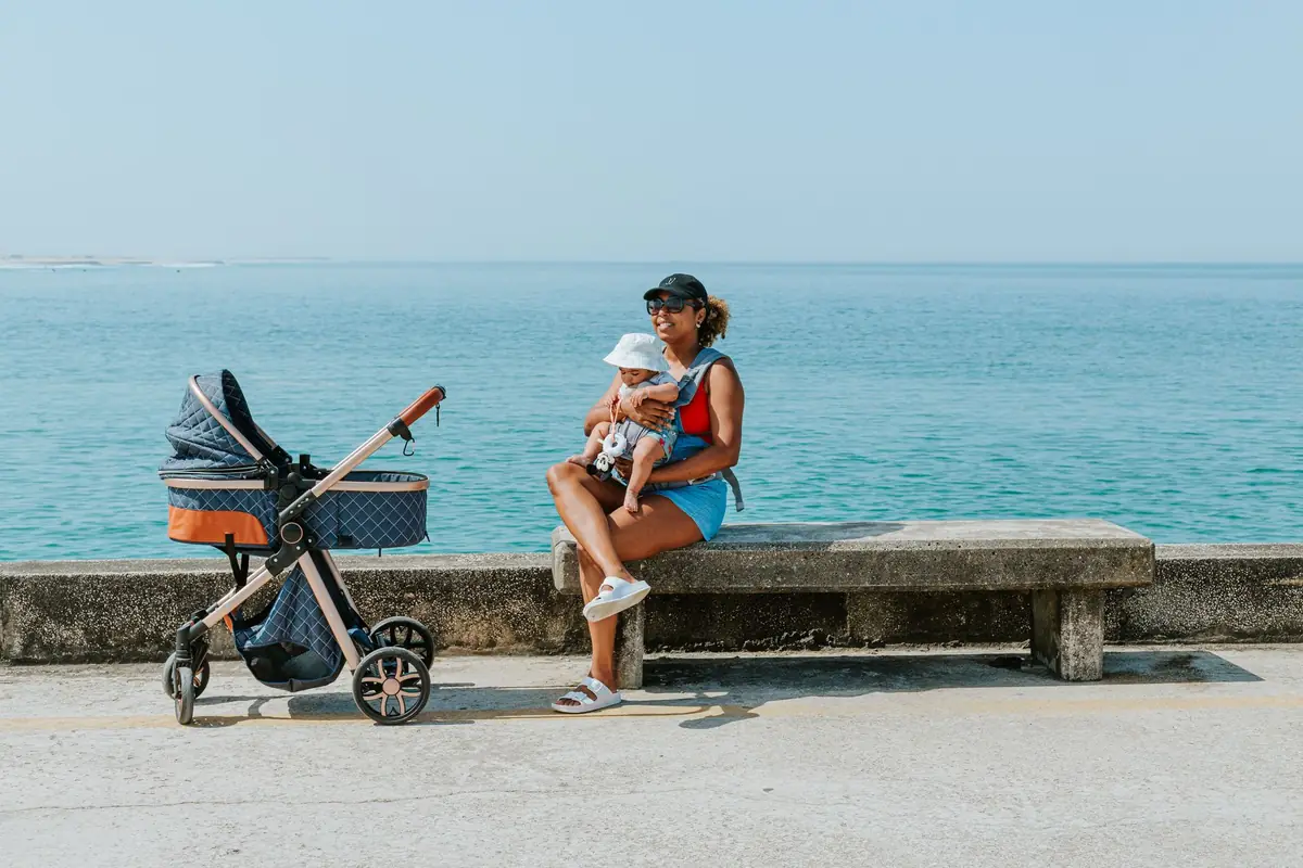 Sortie avec bébé à Marseille : parc Borély gratuit, jardins du MuCEM et Muséum du Palais Longchamp, ferry boat du Vieux-Port — guide pratique 0–3 ans par âge