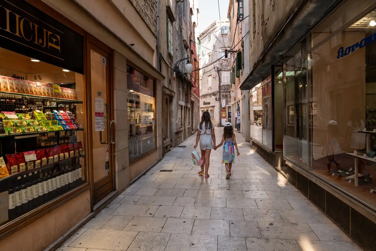 Sortie gratuite en famille à Lyon : le jardin Rosa Mir le samedi et 25 murs peints libres